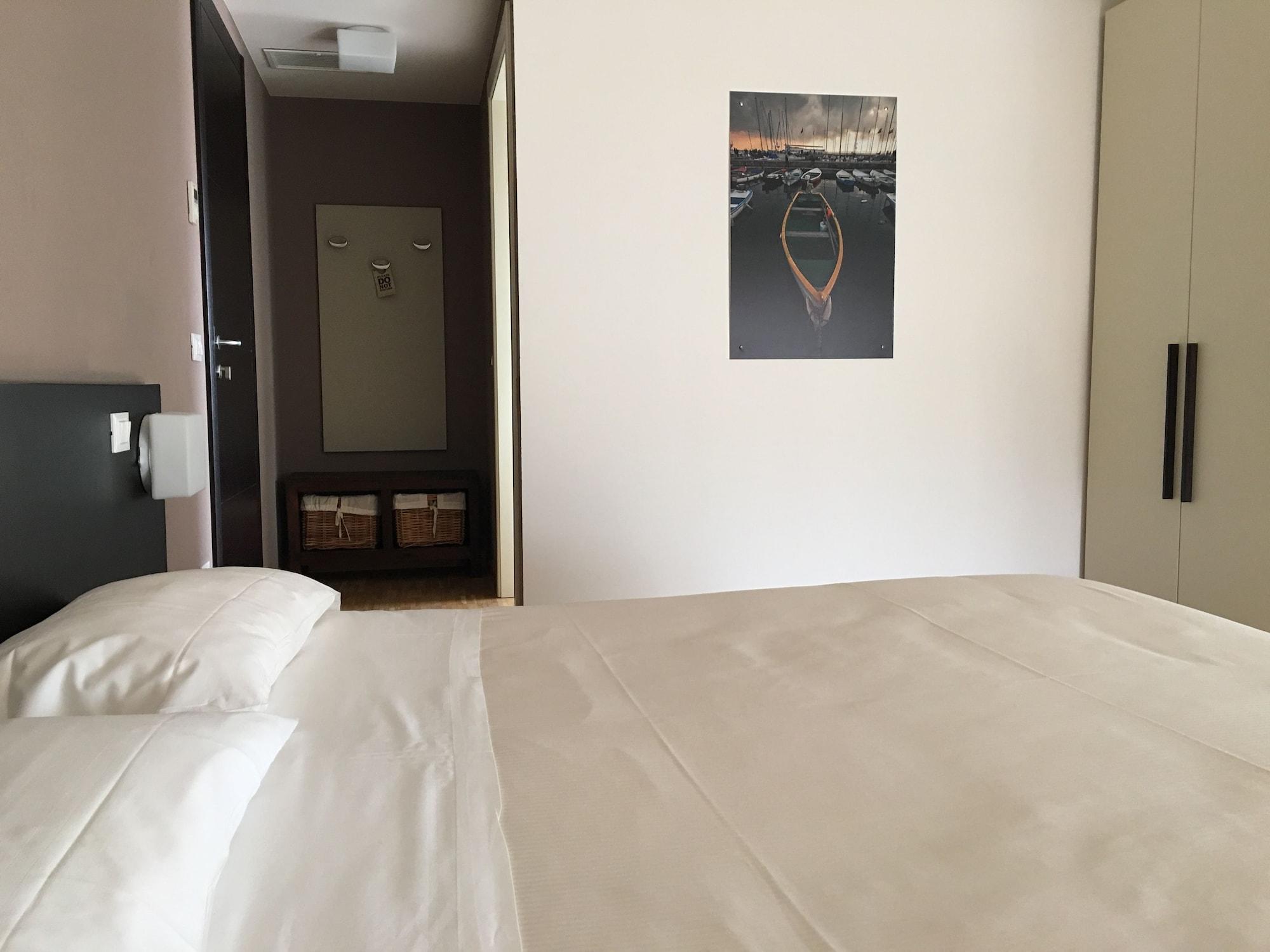 Vialeromadodici Rooms & Apartments Лацизе Экстерьер фото