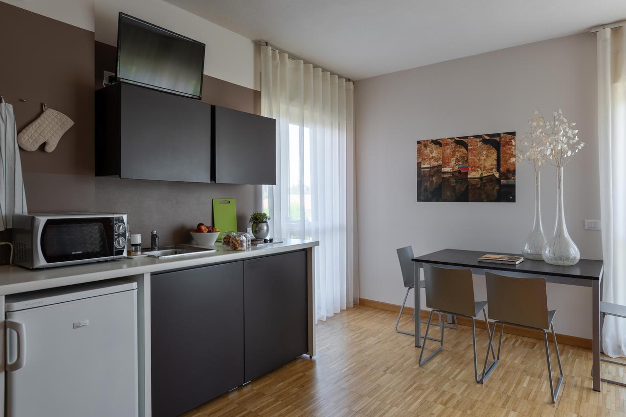 Vialeromadodici Rooms & Apartments Лацизе Экстерьер фото